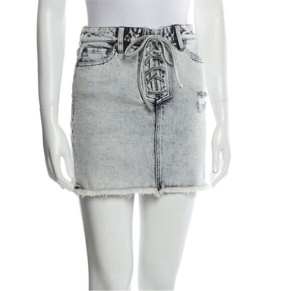 ALICE + OLIVIA NWT Raw-Edge Trim Mini Skirt
Washed Denim Size 24 (0) - Picture 4 of 14